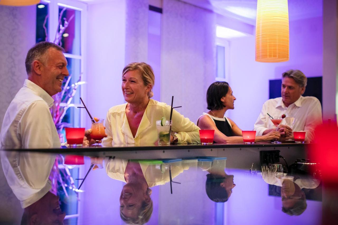 فندق بايريشا هوف لينداو المظهر الخارجي الصورة The bar at the 101 bar