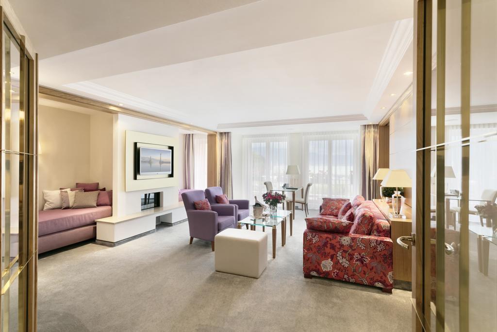 فندق بايريشا هوف لينداو المظهر الخارجي الصورة A suite at the Mandarin Oriental, Munich