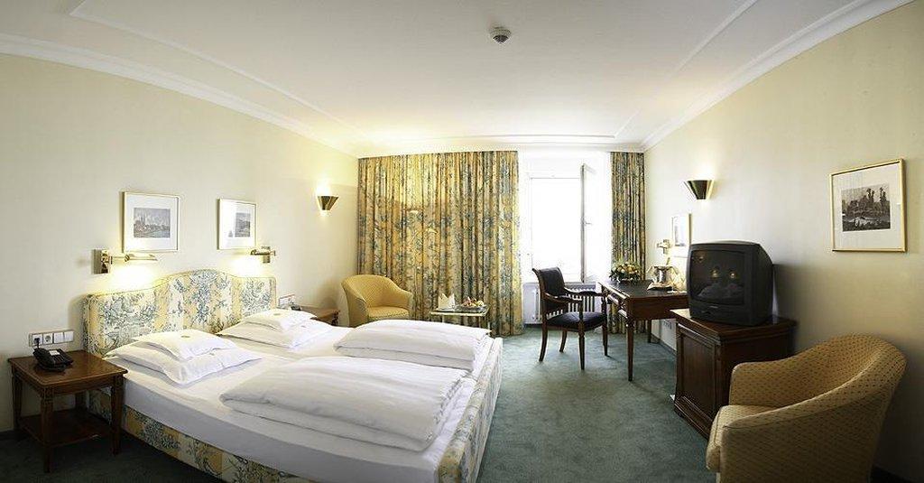 فندق بايريشا هوف لينداو المظهر الخارجي الصورة A typical hotel room