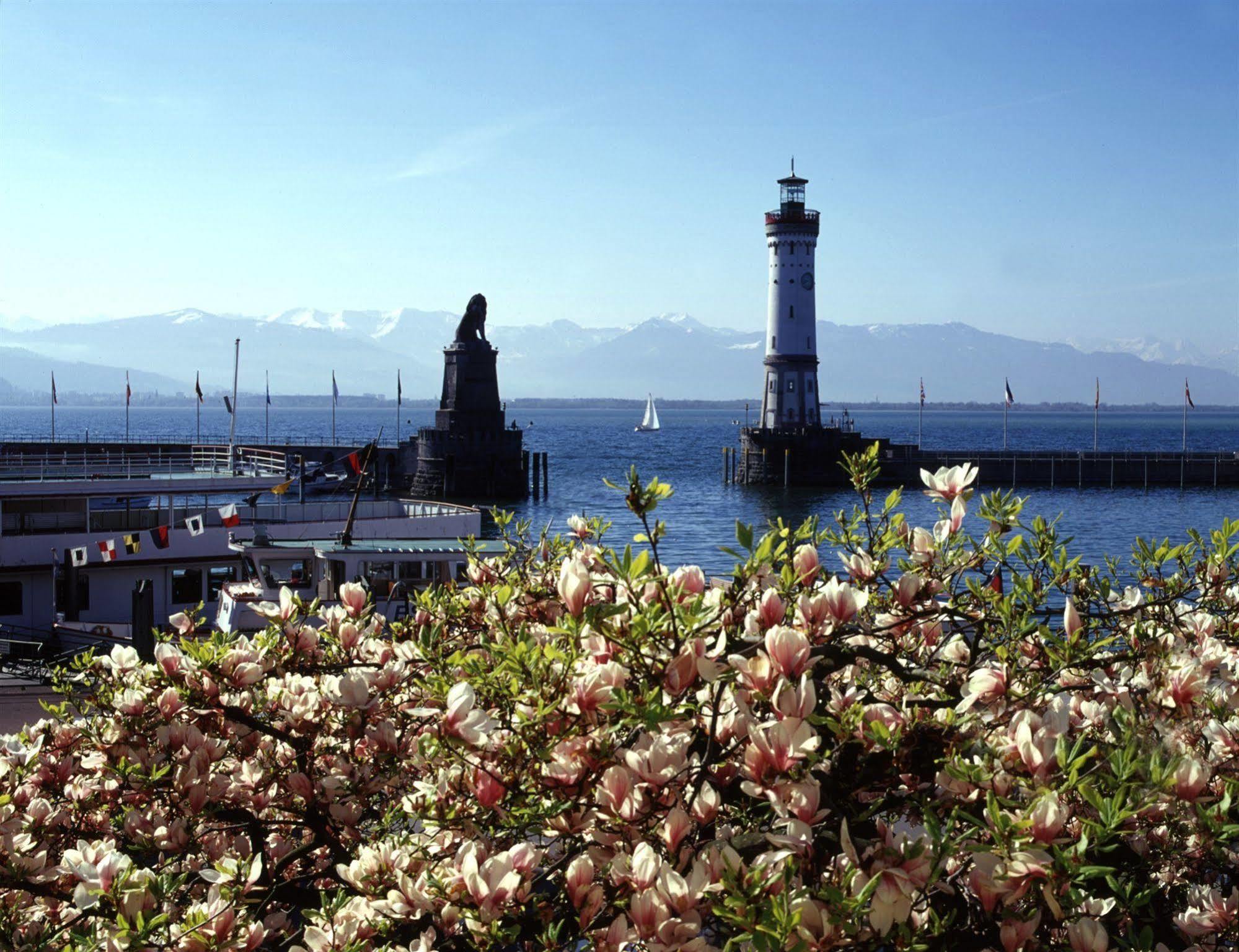 فندق بايريشا هوف لينداو المظهر الخارجي الصورة The lighthouse at the port of Papeete