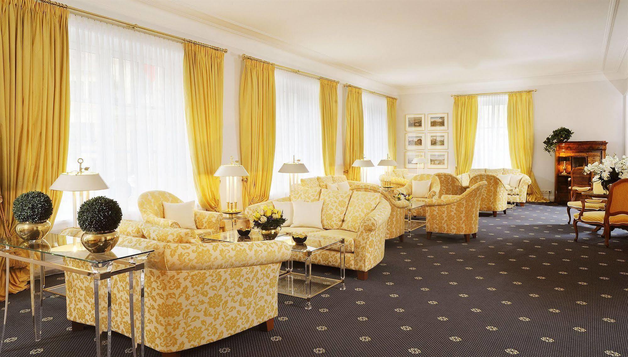 فندق بايريشا هوف لينداو المظهر الخارجي الصورة The Yellow Lounge