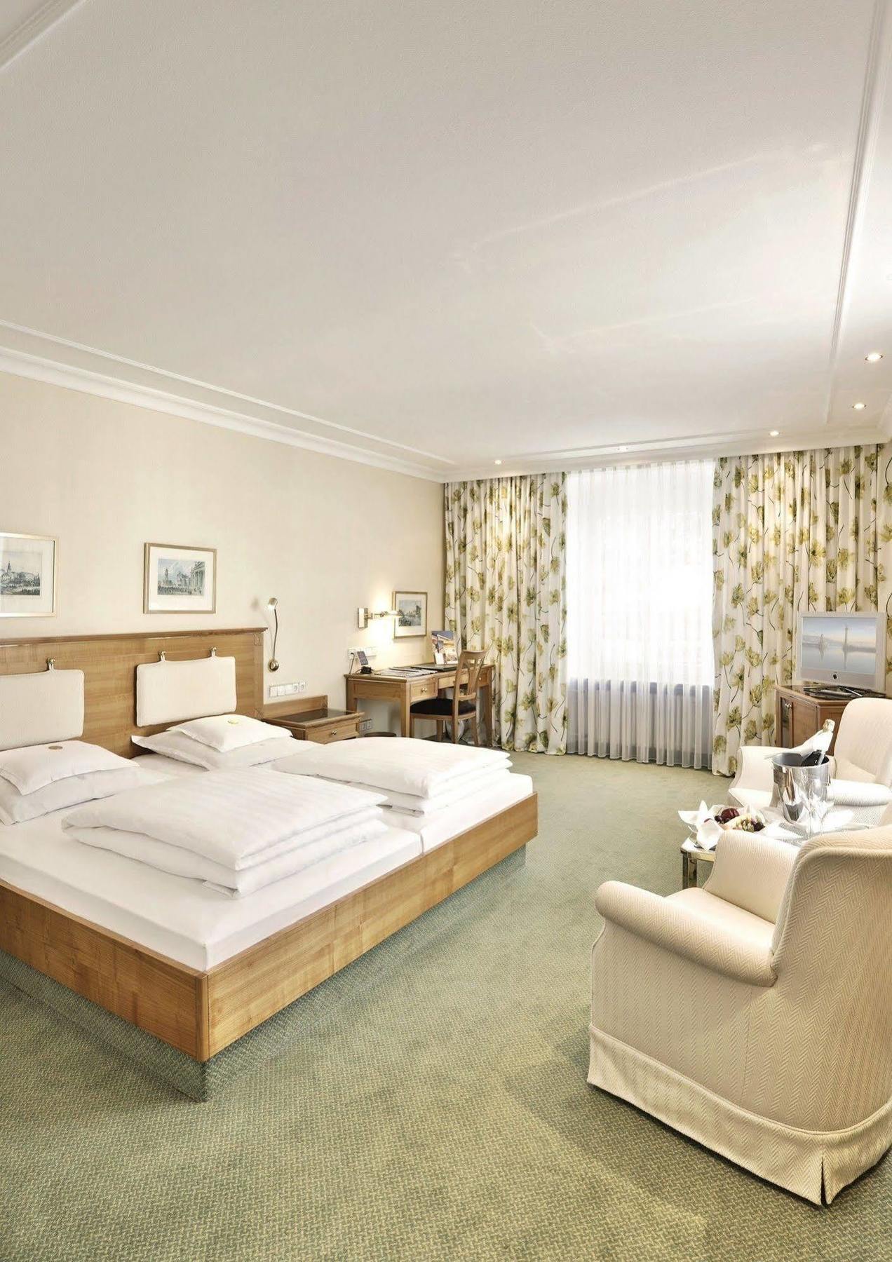 فندق بايريشا هوف لينداو المظهر الخارجي الصورة A typical room at the hotel