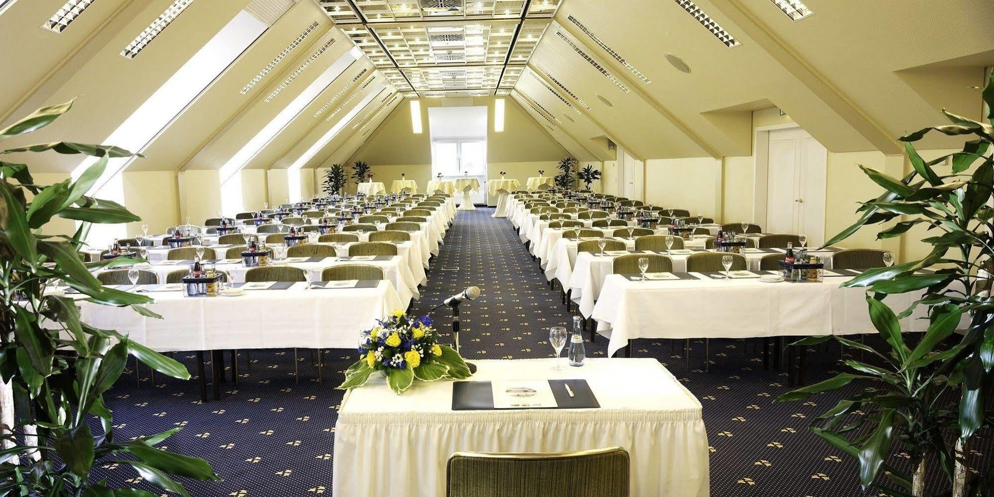 فندق بايريشا هوف لينداو المظهر الخارجي الصورة The conference centre